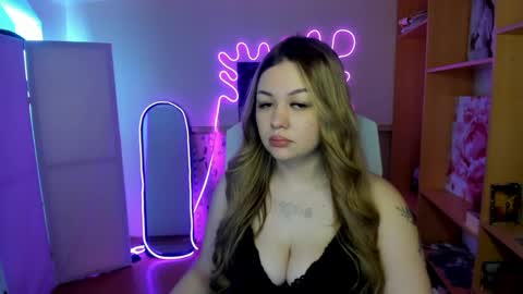 Snapshot of ameliepeach chatting on 04.26.26 Amelie online show from 04.26.26