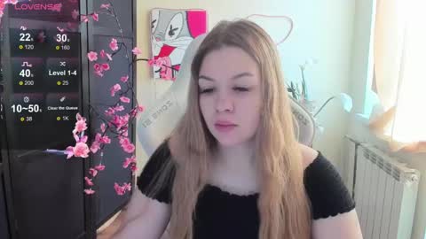 Snapshot of ameliepeach chatting on 04.30.26 Amelie online show from 04.30.26