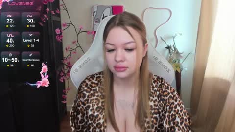 Snapshot of ameliepeach chatting on 05.17.26 Amelie online show from 05.17.26