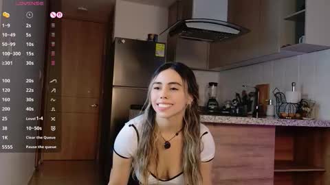 Snapshot of amelietarson chatting on 11.21.25 Victoria online show from 11.21.25