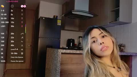 Snapshot of amelietarson chatting on 11.22.25 Victoria online show from 11.22.25