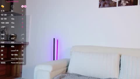 Snapshot of amelietarson chatting on 11.26.25 Victoria online show from 11.26.25