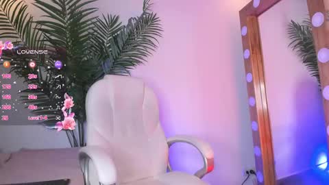Snapshot of ameliie_brown chatting on 03.10.25 Amelie online show from 03.10.25