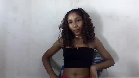 Snapshot of amelisy20005 chatting on 04.27.26 amelisy20005 online show from 04.27.26