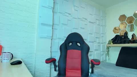 Amell Thomson online show from 10.25.25