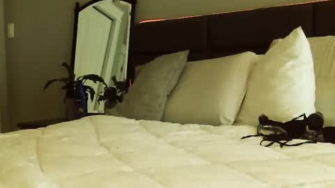 Snapshot of amera_gray chatting on 02.08.25 HOT white naughty leo xxx online show from 02.08.25