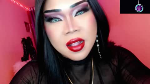 Queen Mireska online show from 11.28.25