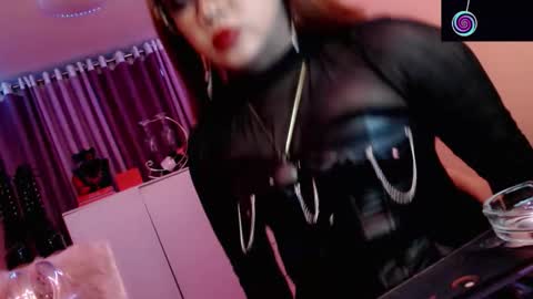 Queen Mireska online show from 01.18.26