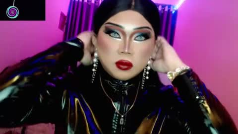 Snapshot of amiadoll chatting on 07.12.26 Queen Mireska online show from 07.12.26