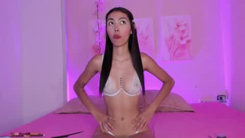 Snapshot of amiiclark chatting on 04.12.26 AmiiClark online show from 04.12.26