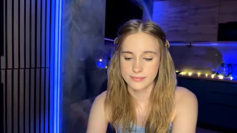 Snapshot of amily_sunray chatting on 05.13.26 Amily online show from 05.13.26