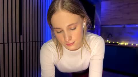 Snapshot of amily_sunray chatting on 05.15.26 Amily online show from 05.15.26