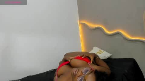 Snapshot of amina__18 chatting on 05.21.26 Amiina online show from 05.21.26