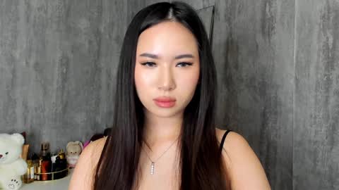 Amina online show from 01.10.25