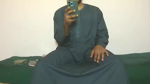 Snapshot of amir_elaraby chatting on 09.28.25 Amir online show from 09.28.25