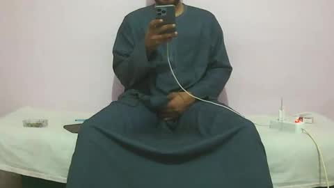 Snapshot of amir_elaraby chatting on 10.06.25 Amir online show from 10.06.25