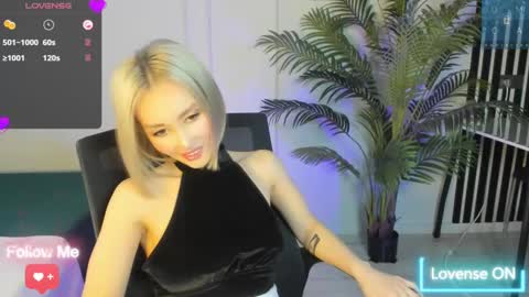 Snapshot of amiwong chatting on 02.23.25 amiwong online show from 02.23.25