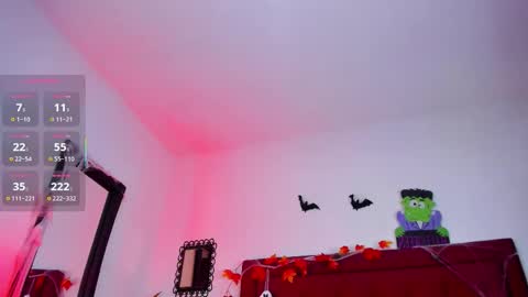 Snapshot of ammbar_foxx chatting on 10.29.25 ambar online show from 10.29.25