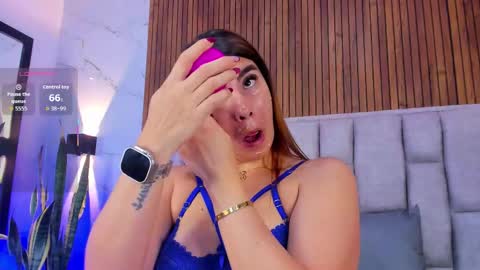 Snapshot of ammbar_foxx chatting on 11.30.25 ambar online show from 11.30.25