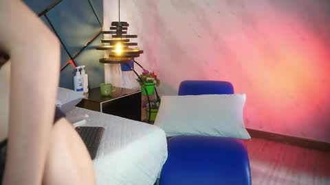 Snapshot of ammy_durand chatting on 04.29.26 ammy durand online show from 04.29.26
