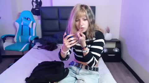 Snapshot of amnesiia_ chatting on 10.09.25 Amnesia online show from 10.09.25