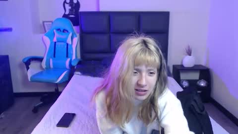 Snapshot of amnesiia_ chatting on 10.12.25 Amnesia online show from 10.12.25