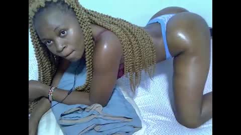 Snapshot of amor_anny chatting on 09.13.25 anny online show from 09.13.25