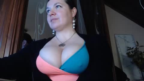 Snapshot of amorelara chatting on 12.05.24 amorelara online show from 12.05.24