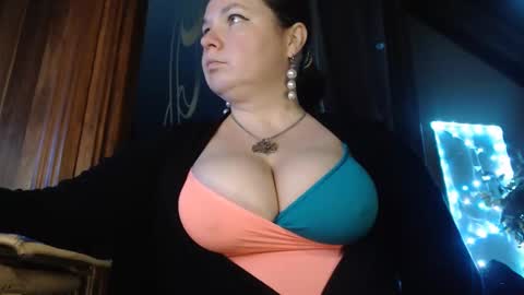 Snapshot of amorelara chatting on 12.05.24 amorelara online show from 12.05.24