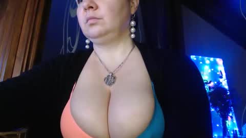 Snapshot of amorelara chatting on 12.12.24 amorelara online show from 12.12.24