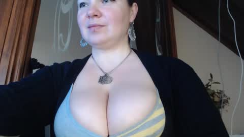 Snapshot of amorelara chatting on 01.26.25 amorelara online show from 01.26.25