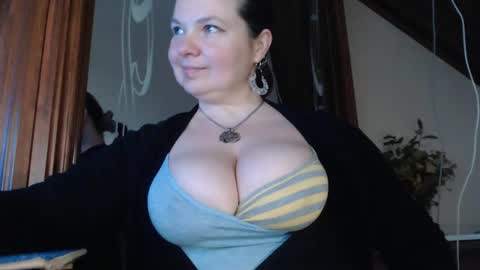 Snapshot of amorelara chatting on 01.27.25 amorelara online show from 01.27.25