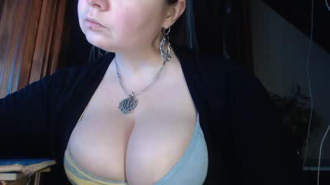 Snapshot of amorelara chatting on 01.27.25 amorelara online show from 01.27.25