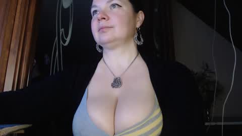 Snapshot of amorelara chatting on 01.28.25 amorelara online show from 01.28.25