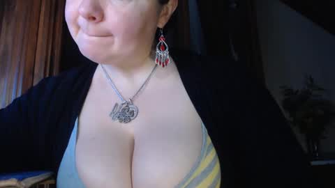 Snapshot of amorelara chatting on 02.01.25 amorelara online show from 02.01.25