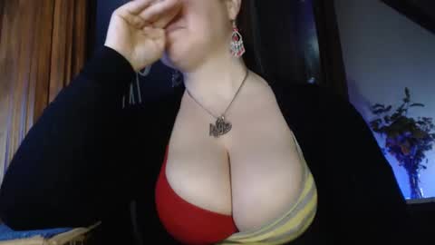 Snapshot of amorelara chatting on 02.08.25 amorelara online show from 02.08.25