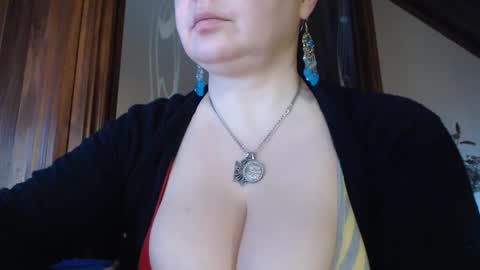 Snapshot of amorelara chatting on 02.24.25 amorelara online show from 02.24.25