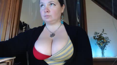 Snapshot of amorelara chatting on 02.26.25 amorelara online show from 02.26.25