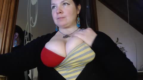 Snapshot of amorelara chatting on 03.02.25 amorelara online show from 03.02.25