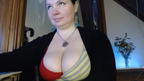 Snapshot of amorelara chatting on 03.04.25 amorelara online show from 03.04.25