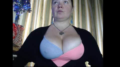 Snapshot of amorelara chatting on 09.18.25 amorelara online show from 09.18.25