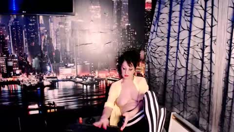 Sarah online show from 10.31.25