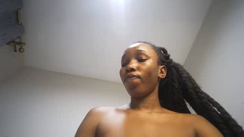 Snapshot of amunetlover chatting on 09.12.25 shantel online show from 09.12.25