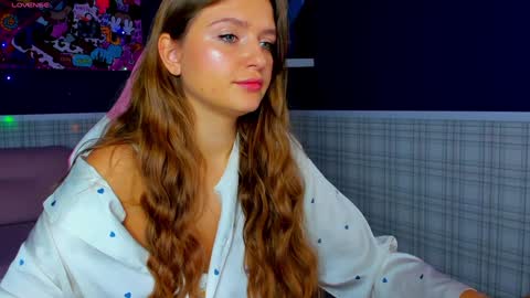Snapshot of amy__wood chatting on 12.18.24 AmyGMT 2 Mon-Sun  0300am-0900am  online show from 12.18.24