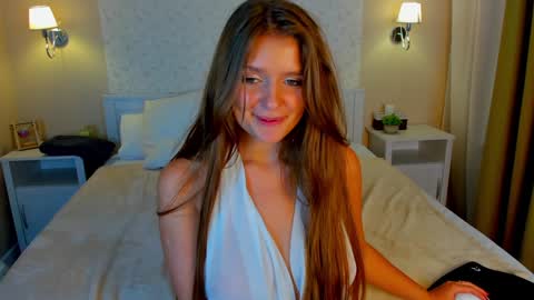 Snapshot of amy__wood chatting on 12.19.24 AmyGMT 2 Mon-Sun  0300am-0900am  online show from 12.19.24
