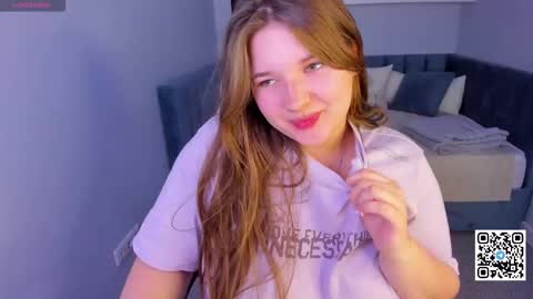 Snapshot of amy__wood chatting on 10.18.25 AmyGMT 2 Mon-Sun  0300am-0900am  online show from 10.18.25