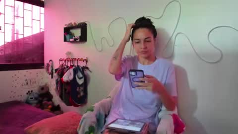 Snapshot of amy_and_eloise chatting on 10.03.25 AmyEloise online show from 10.03.25