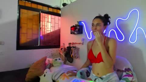 Snapshot of amy_and_eloise chatting on 10.19.25 AmyEloise online show from 10.19.25