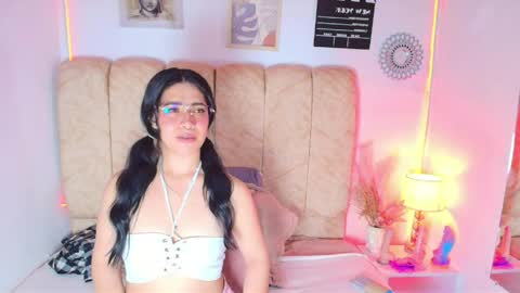 Snapshot of amy_swann chatting on 05.27.26 Amy online show from 05.27.26