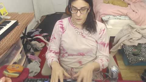 Snapshot of amyattack chatting on 03.04.25 Trashely Gimpson online show from 03.04.25